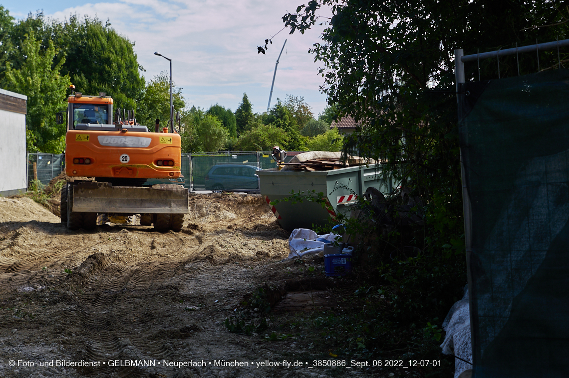 06.09.2022 - Baustelle an der Niederalmstraße 16 und Hugo-Lang-Bogen 13 in Neuperlach-Trudering